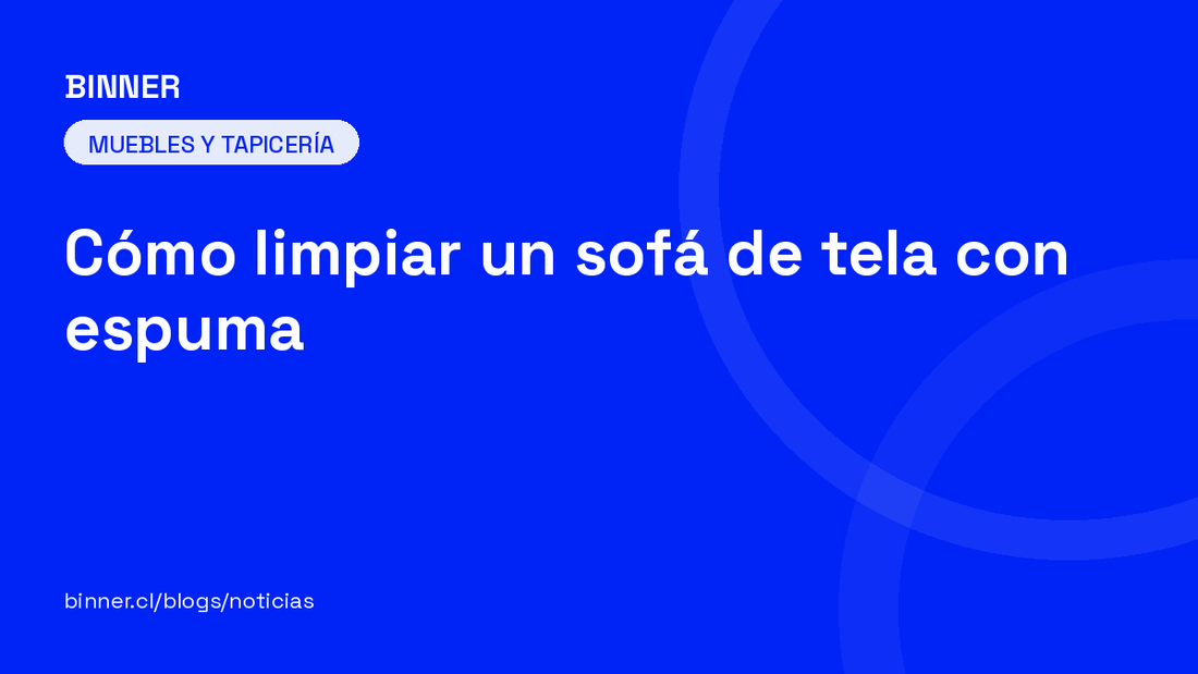 Cómo limpiar un sofá de tela con espuma